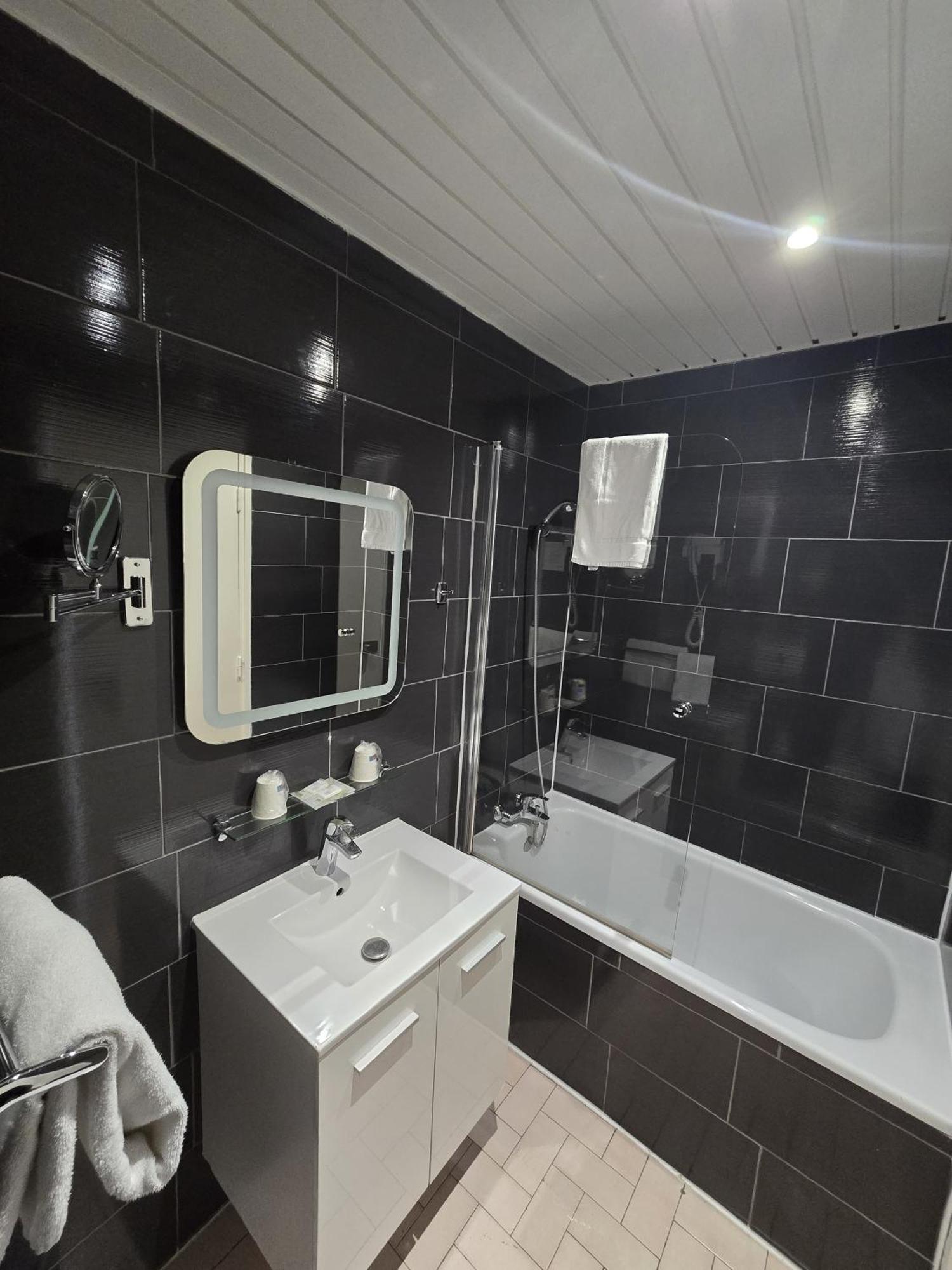 Hipotel Paris Belgrand Mairie Du 20Eme Екстер'єр фото